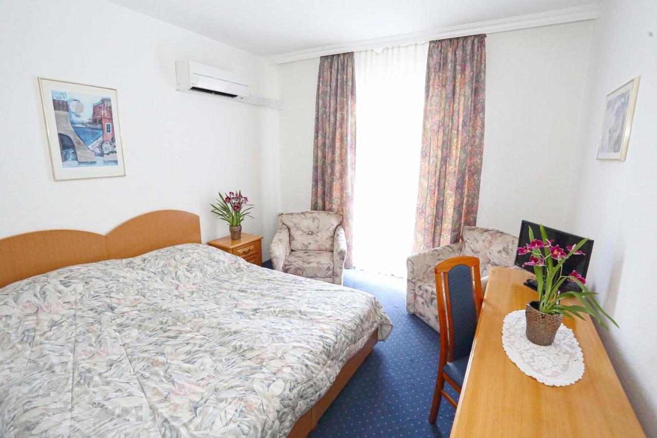 גיור Hotel Wesselenyi מראה חיצוני תמונה
