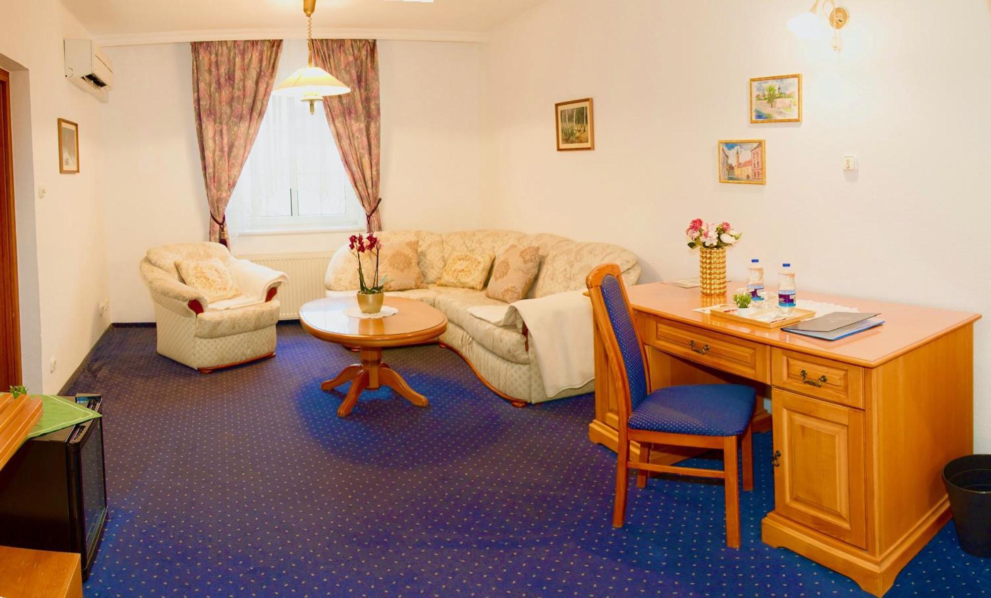 גיור Hotel Wesselenyi מראה חיצוני תמונה