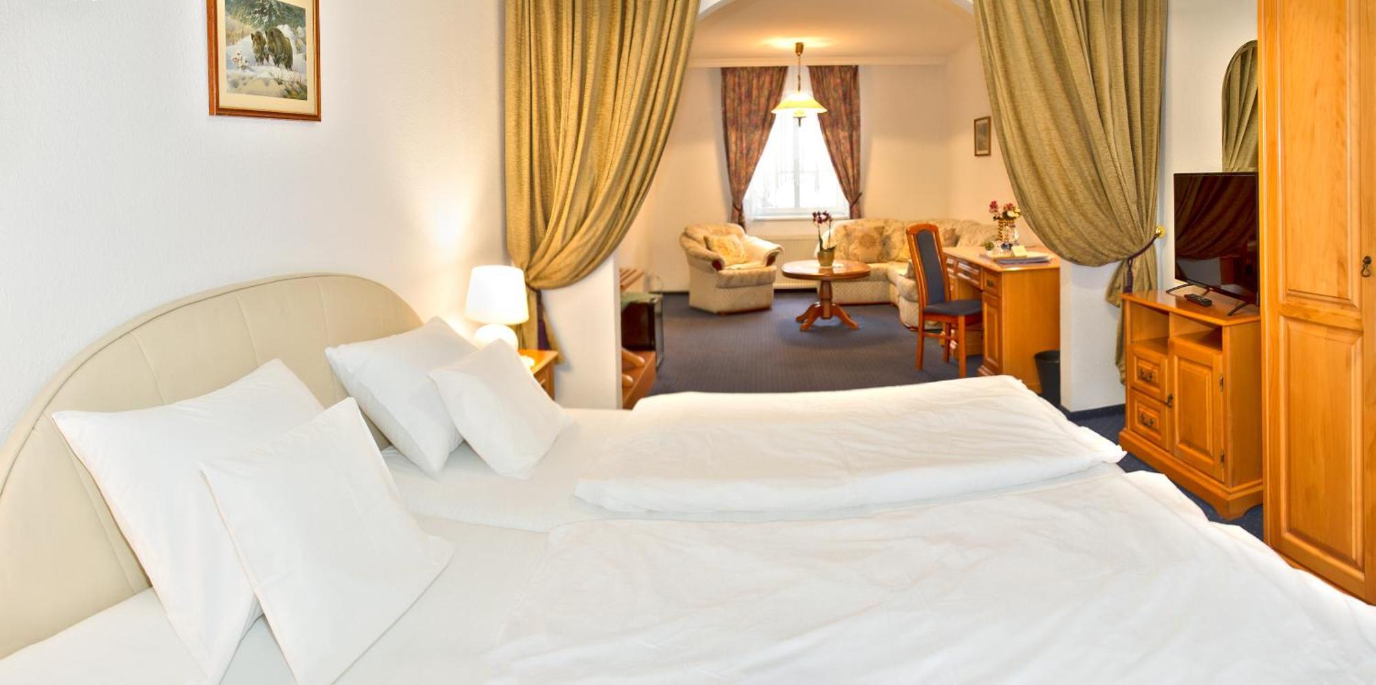 גיור Hotel Wesselenyi מראה חיצוני תמונה