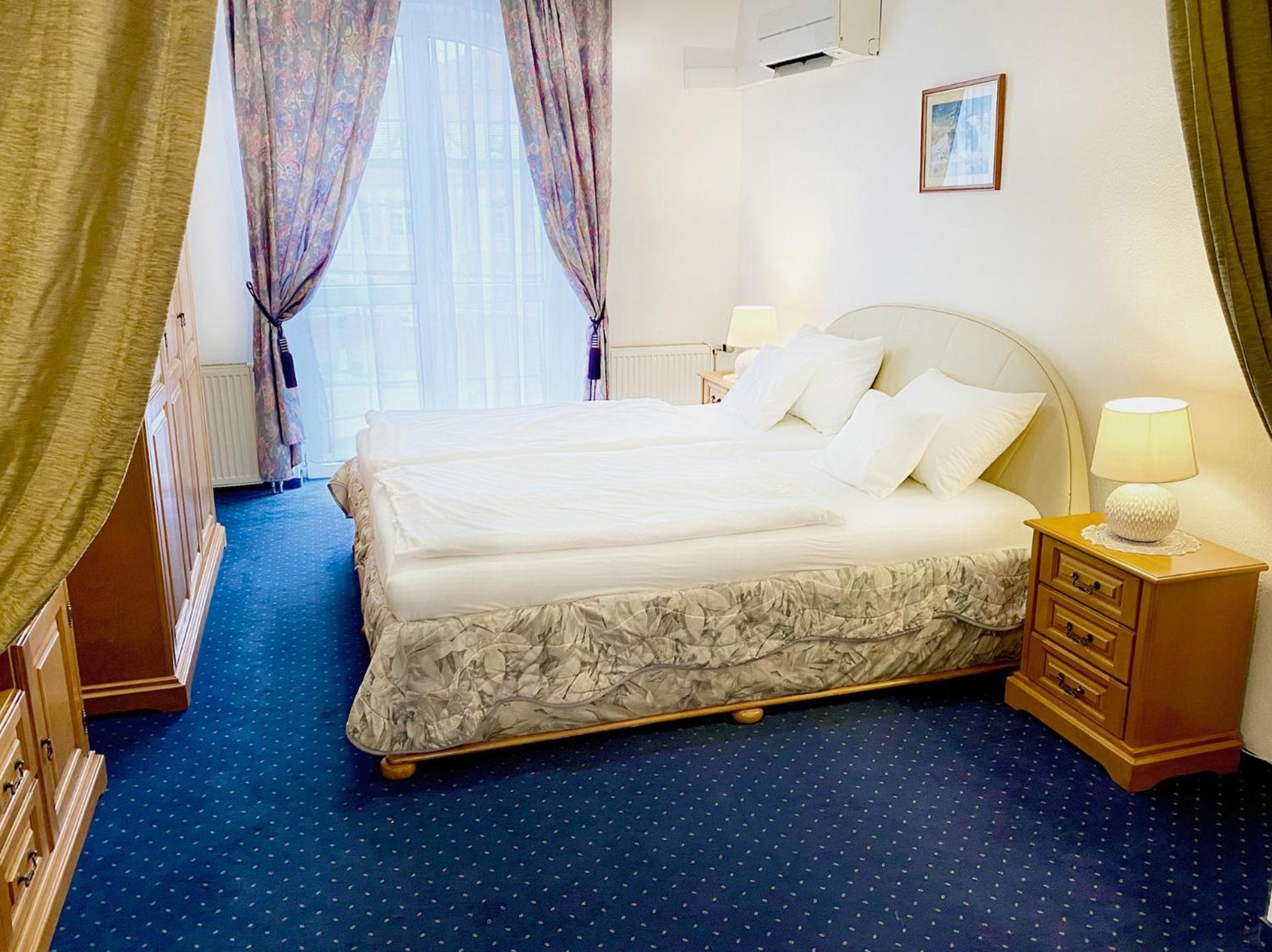 גיור Hotel Wesselenyi מראה חיצוני תמונה