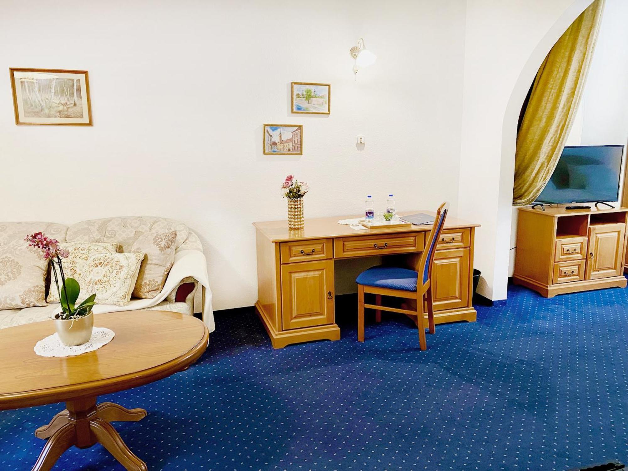 גיור Hotel Wesselenyi מראה חיצוני תמונה