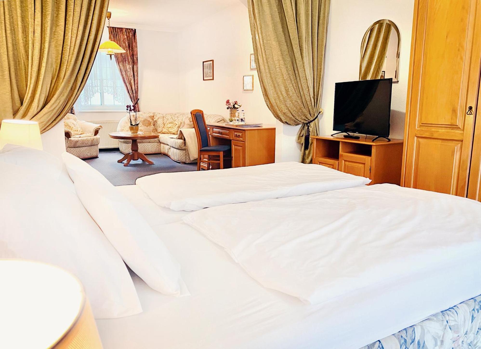 גיור Hotel Wesselenyi מראה חיצוני תמונה