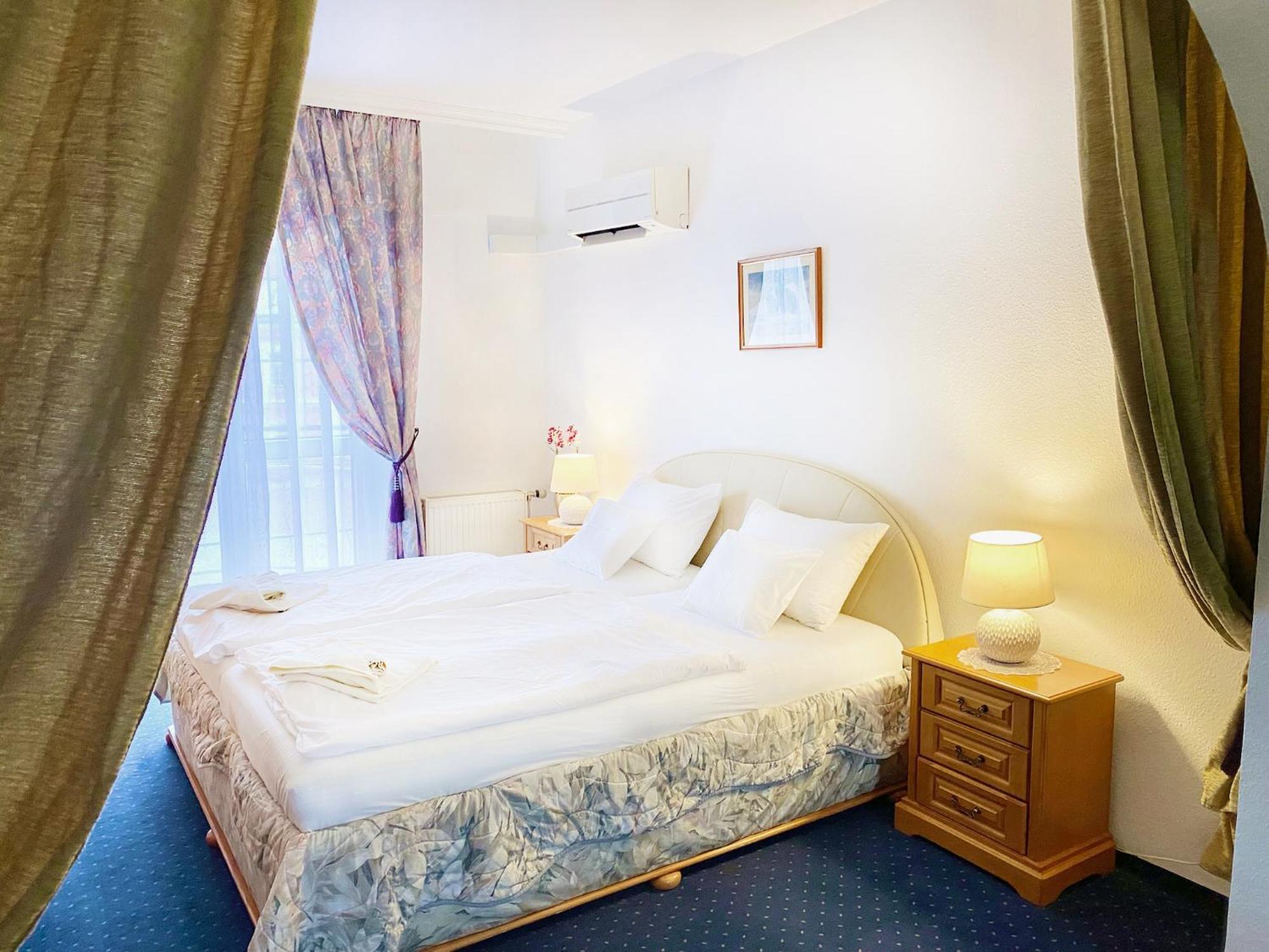 גיור Hotel Wesselenyi מראה חיצוני תמונה
