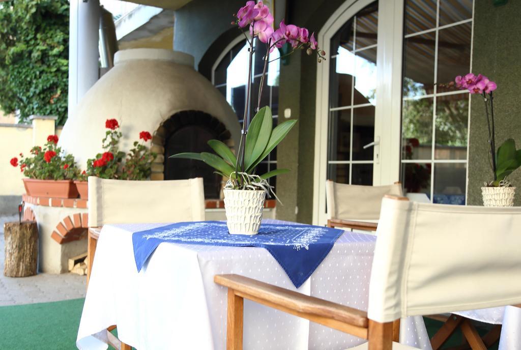 גיור Hotel Wesselenyi מראה חיצוני תמונה
