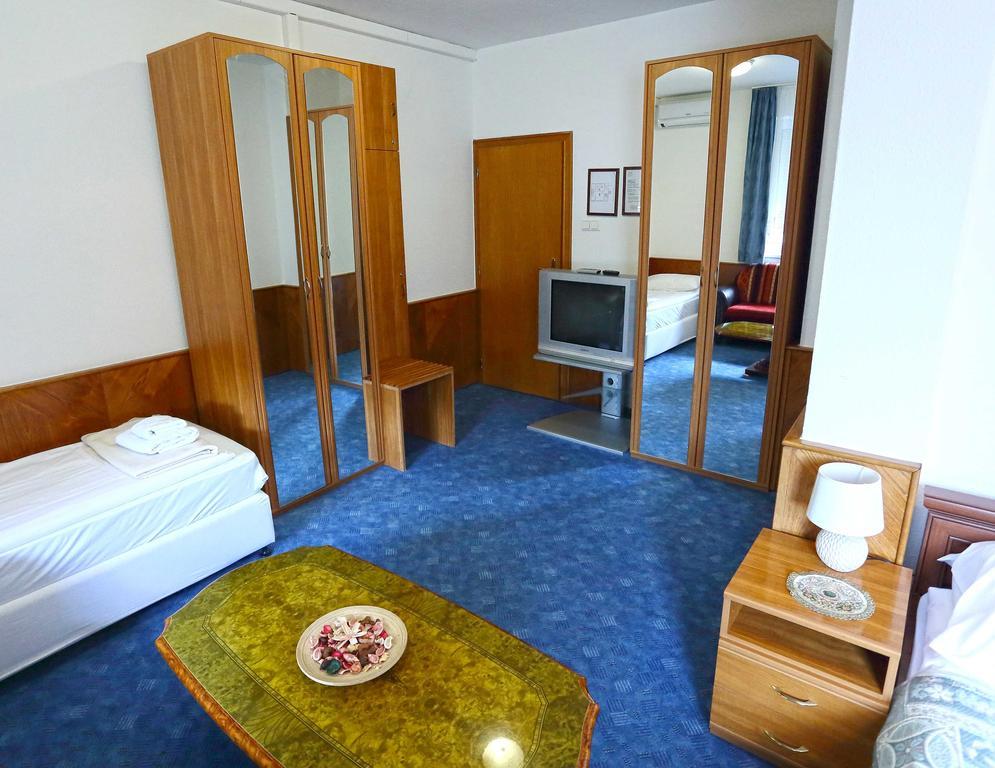 גיור Hotel Wesselenyi מראה חיצוני תמונה