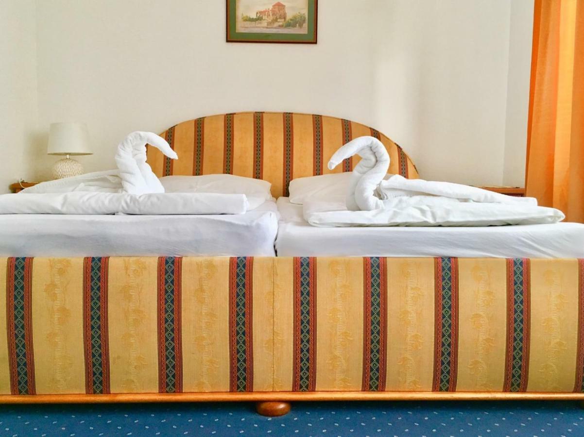 גיור Hotel Wesselenyi מראה חיצוני תמונה